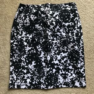 Banana Republic factory pencil skirt - size 4